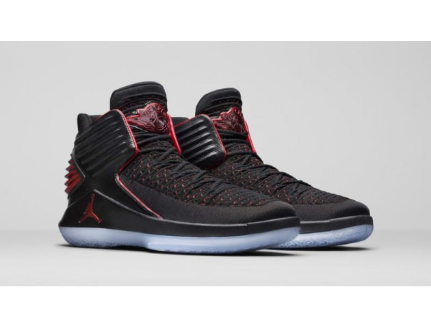 Баскетбольные кроссовки Air Jordan XXXII Black/Red Univercity