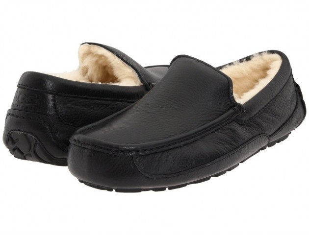 UGG Ascot Leather Black