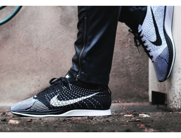 Кроссовки Nike Flyknit Racer Black/White